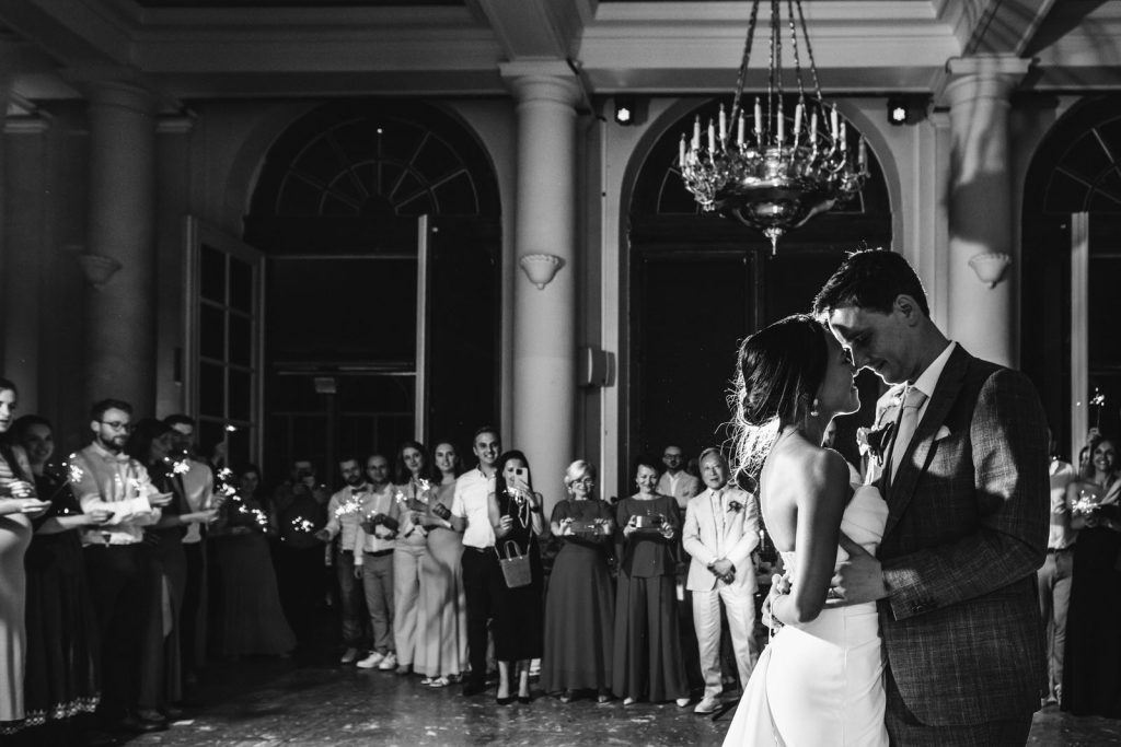 Minimalistische elegantie ontmoet historische charme: een terugblik op het huwelijk van Olga & Niels